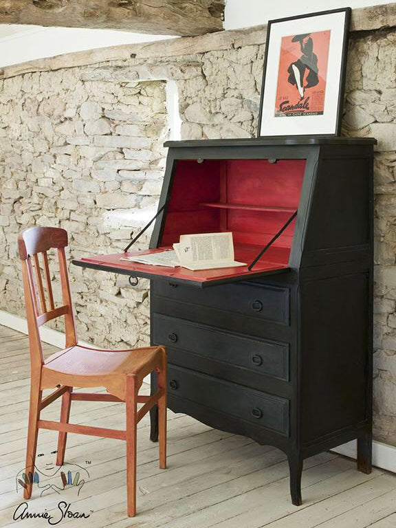 Annie Sloan Chalk Paint® - A Smooth, Modern Finish