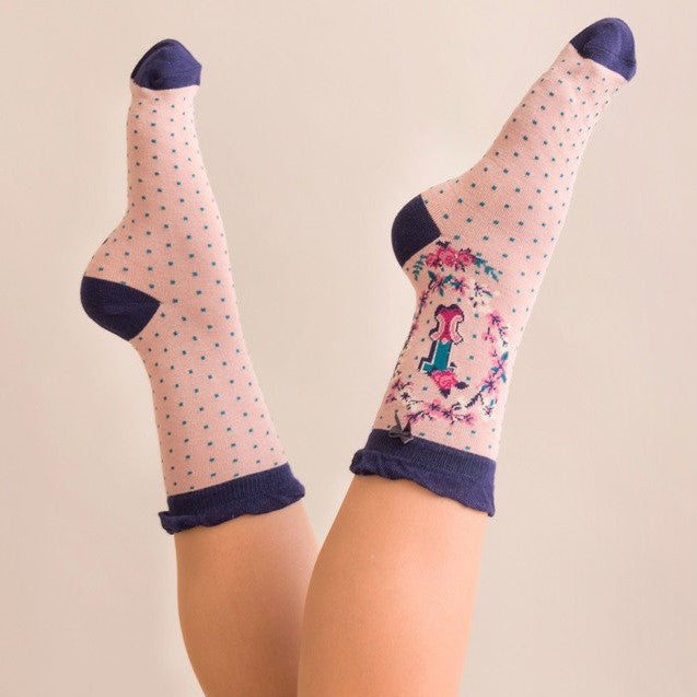 Powder Alphabet Ankle Socks - I
