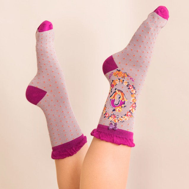 Powder Alphabet Ankle Socks - Q